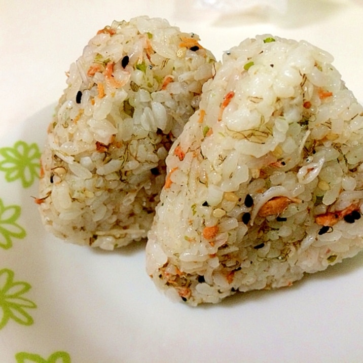 簡単!!とろろ昆布&鮭フレーク おにぎり♪